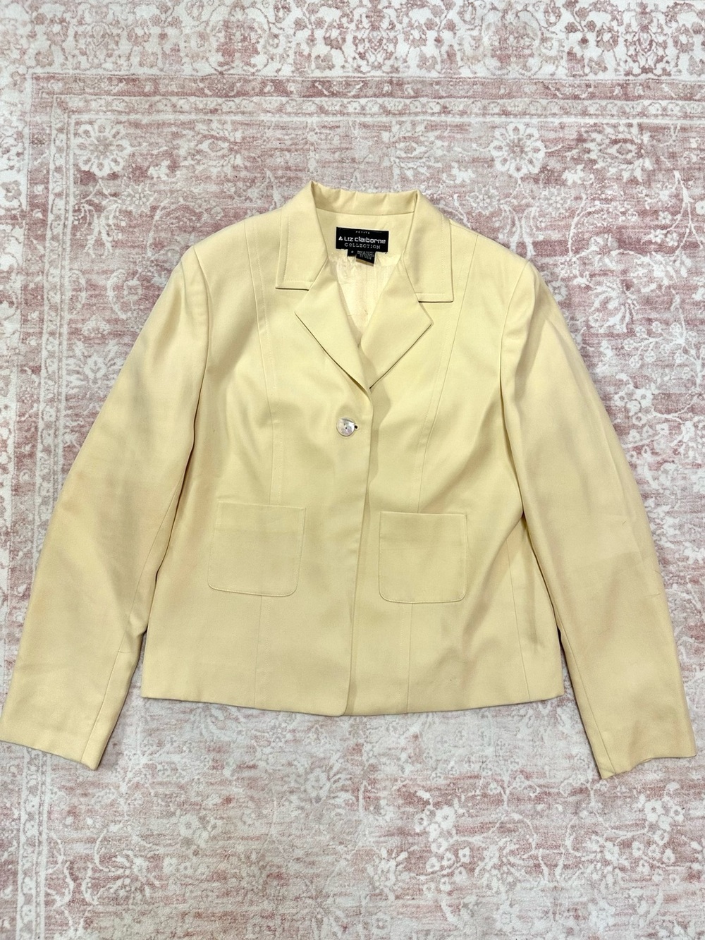 Vintage 🌼 100% Silk Liz Claiborne Butter Yellow Jacket - Picture 2 of 12